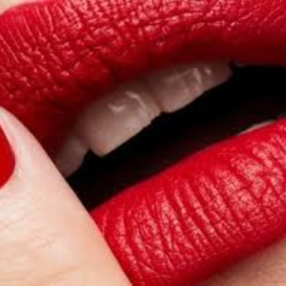 MAC Retro Matte Lip Stick (Ruby Woo) - Picture 8 of 8